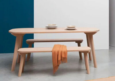 table à manger en bois massif avec rallonge - style épuré - bord arrondi - tendance -moderne