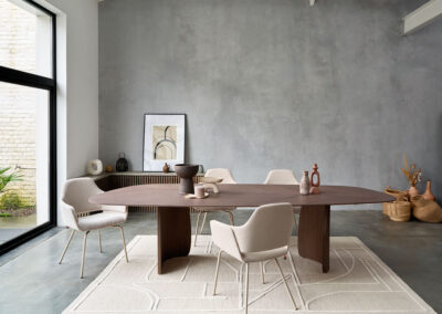 Table en bois véritable - organique et asymétrique - table majestueuse - capacité de 10 personnes - tendance - moderne