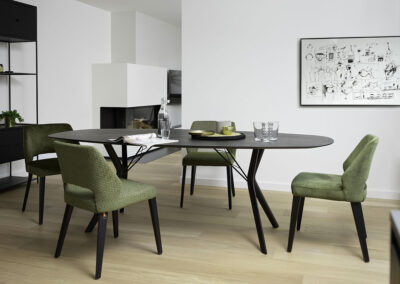 Table bois massif - existe en plusieurs format - légère - piètement mixte - tendance - moderne