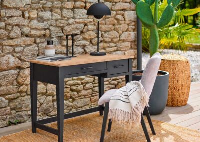 Bureau moderne – Design fonctionnel et élégant pour un espace de travail optimal. Matériaux durables, rangement intégré et finition soignée pour un intérieur professionnel et organisé