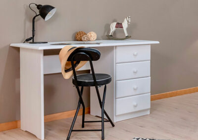 Bureaux en pin massif , bouton en bois blanc, rangement, intemproel