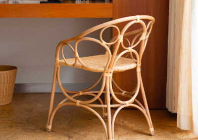 Sélection de meuble en rotin, Disponible à la commande, ici une chaise en rotin