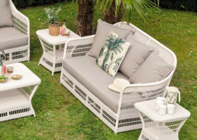 Sélection de meuble en rotin, Disponible à la commande, ici un ensemble de canapé en rotin