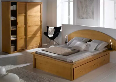 Armoire en bois - utile - intemporel