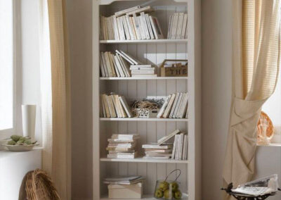 Petite Bibliothèque en bois - style intemporelle - s'adapte facilement au différentes ambiances - pratique