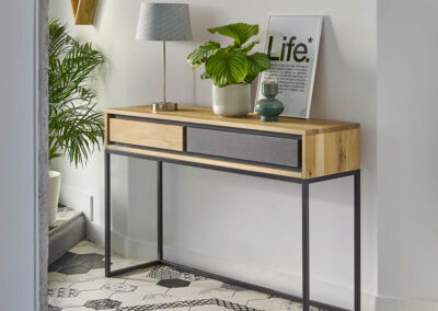 Console en bois et en métal noir -