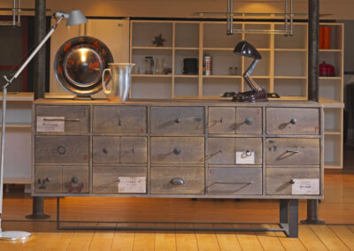Meuble d'appoint en bois - séjour - beaucoup de rangement